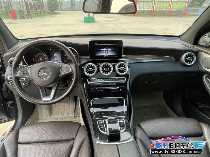18年奔驰GLC轿车抵押车出售