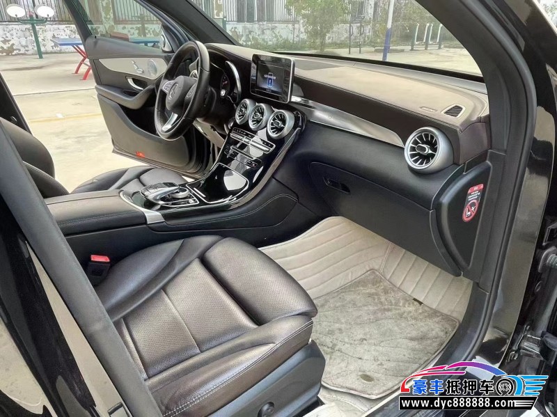 18年奔驰GLC轿车抵押车出售