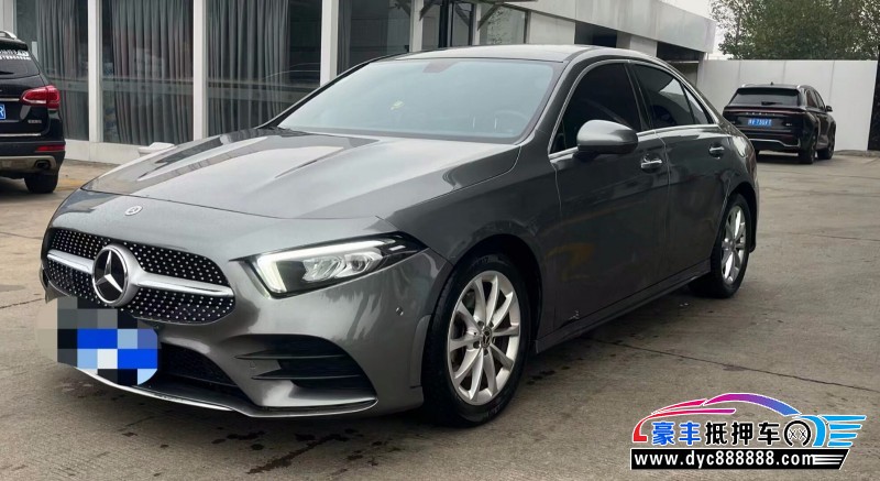 21年奔驰A轿车抵押车出售