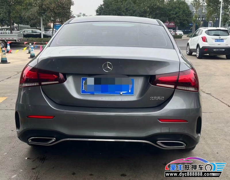 21年奔驰A轿车抵押车出售