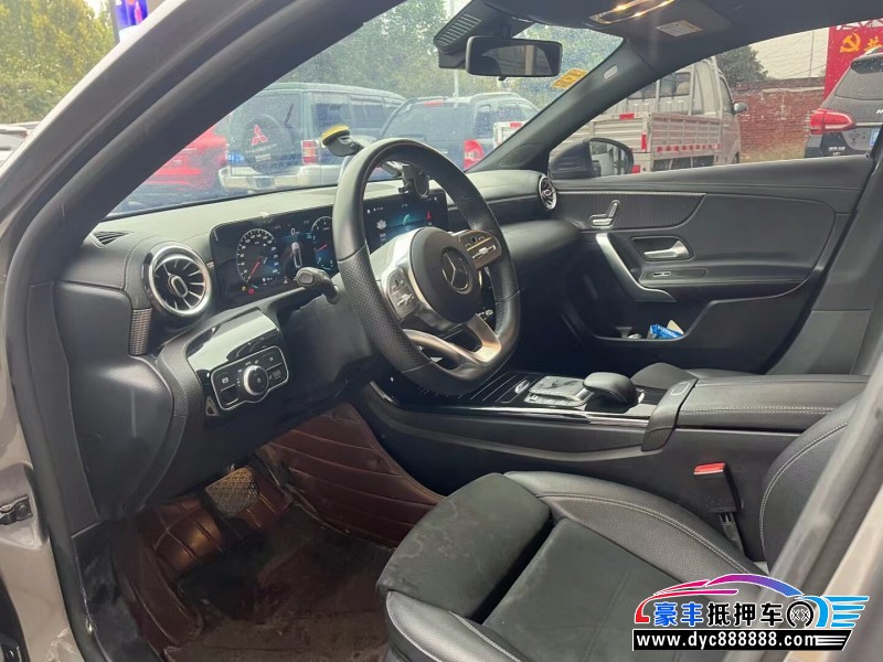 21年奔驰A轿车抵押车出售