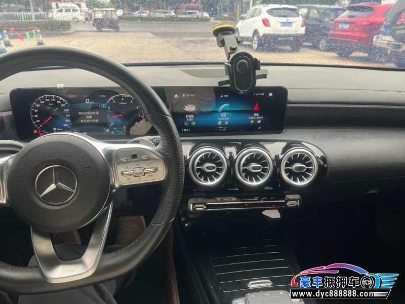 21年奔驰A轿车抵押车出售