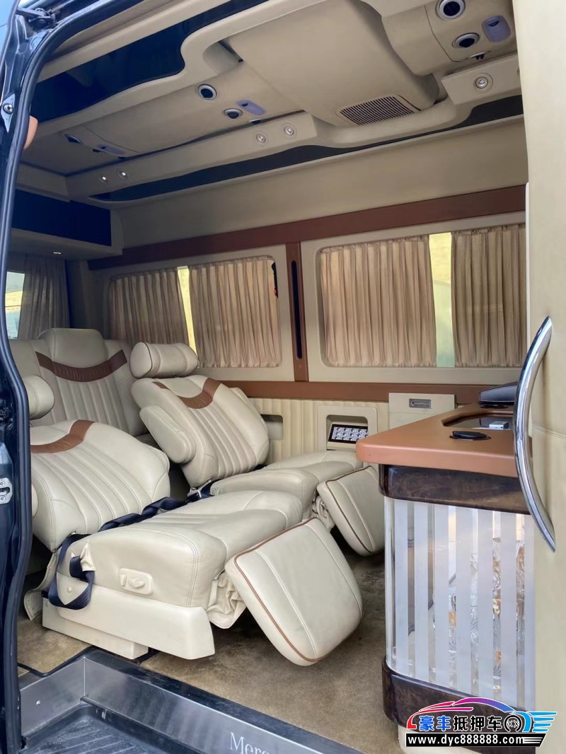 12年奔驰斯宾特轿车抵押车出售