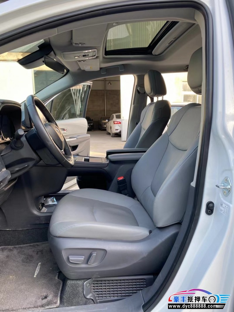 23年丰田塞纳轿车抵押车出售