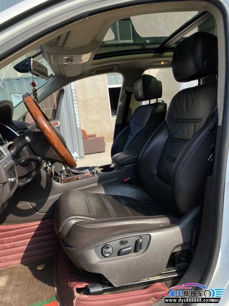 14年大众途锐轿车抵押车出售