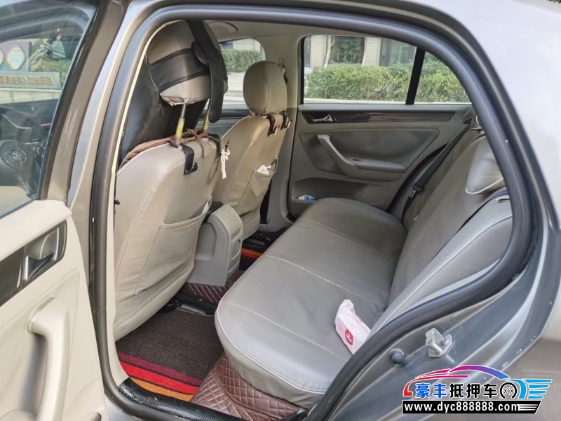 14年大众宝来轿车抵押车出售