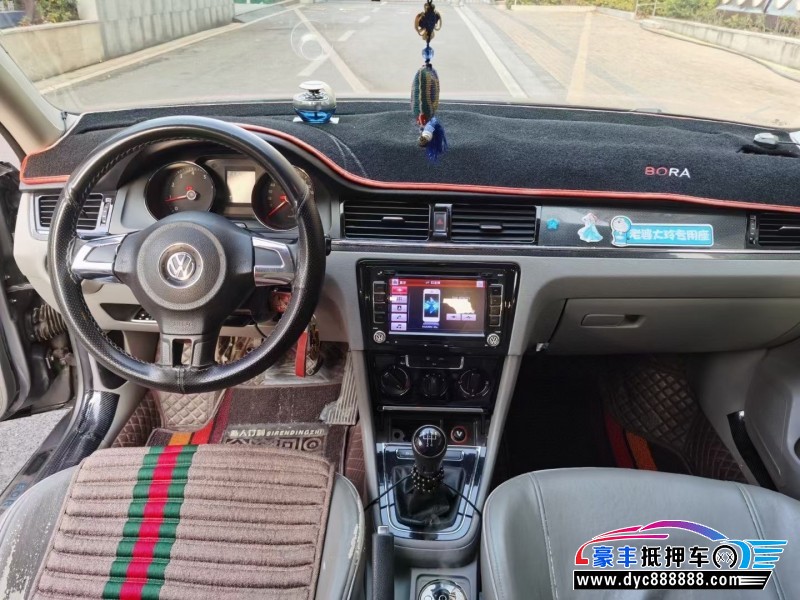 14年大众宝来轿车抵押车出售