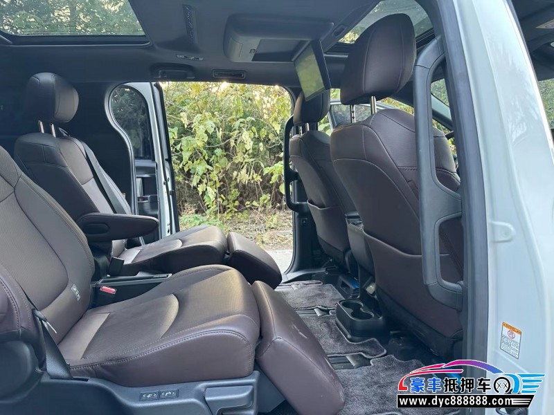 22年丰田塞纳轿车抵押车出售