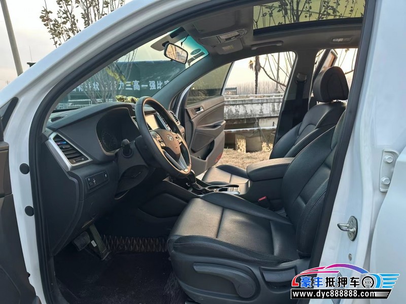 17年现代途胜轿车抵押车出售