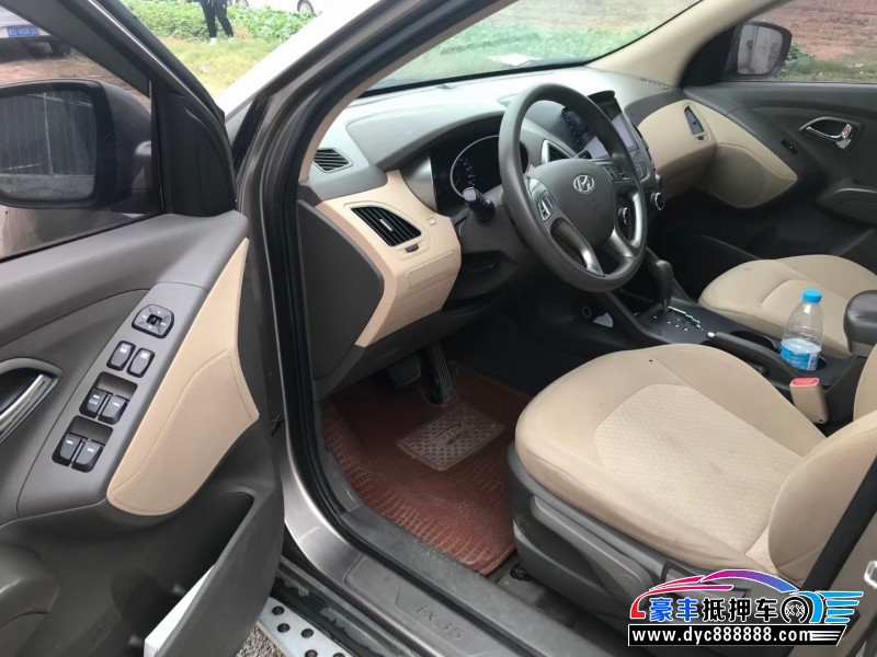 14年现代ix35轿车抵押车出售