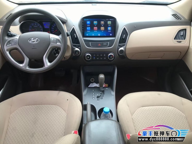 14年现代ix35轿车抵押车出售