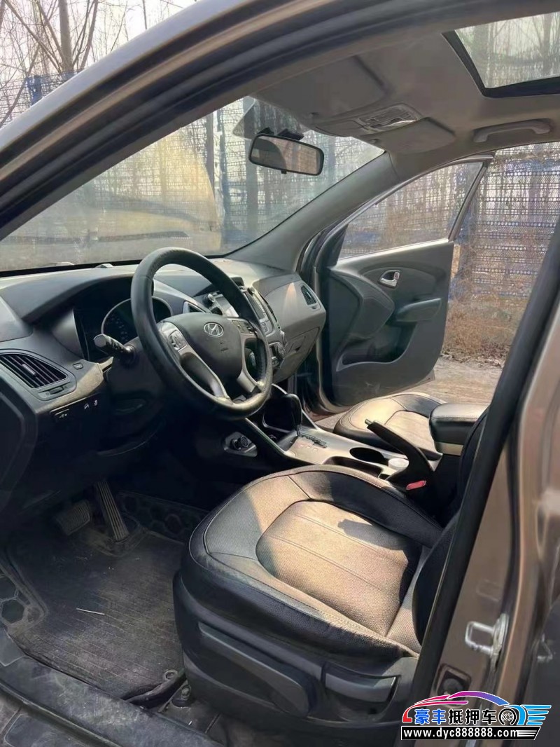 13年现代ix35轿车抵押车出售