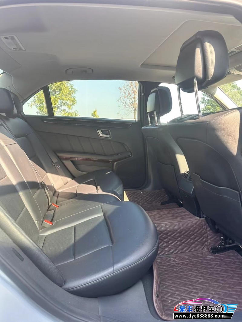 13年奔驰E轿车抵押车出售