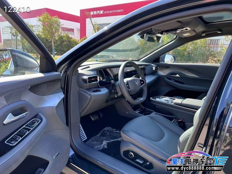 23年极狐阿尔法S轿车抵押车出售