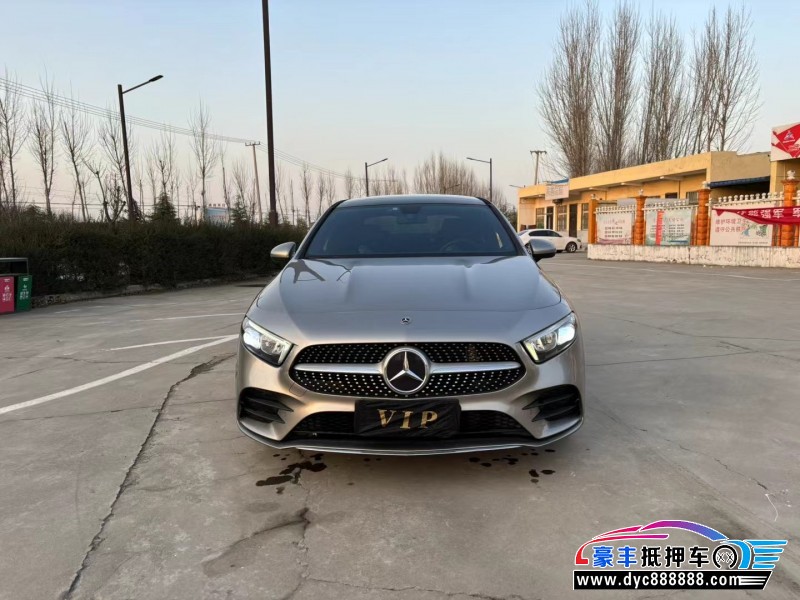 19年奔驰A轿车抵押车出售