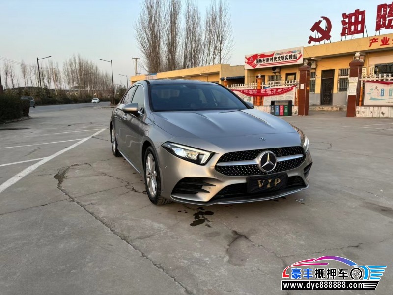 19年奔驰A轿车抵押车出售