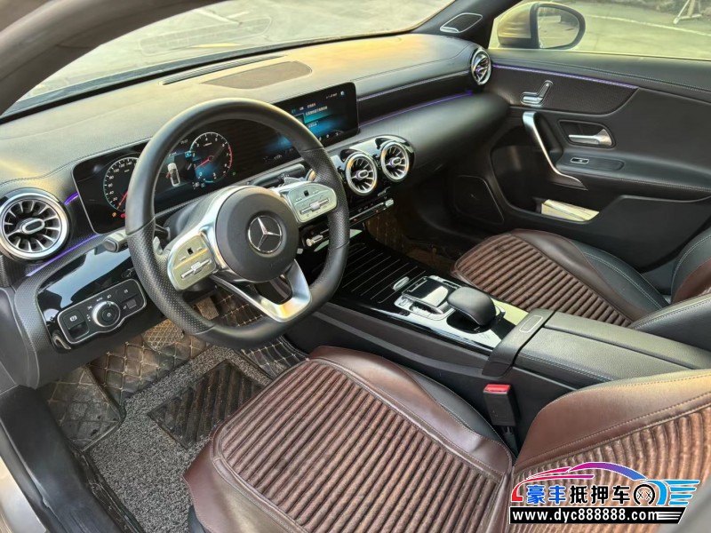 19年奔驰A轿车抵押车出售