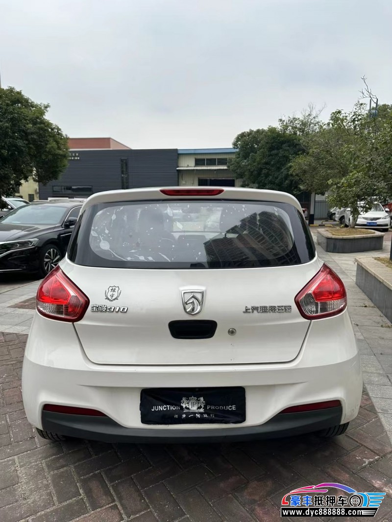 17年宝骏310轿车抵押车出售