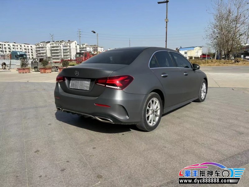 19年奔驰A轿车抵押车出售