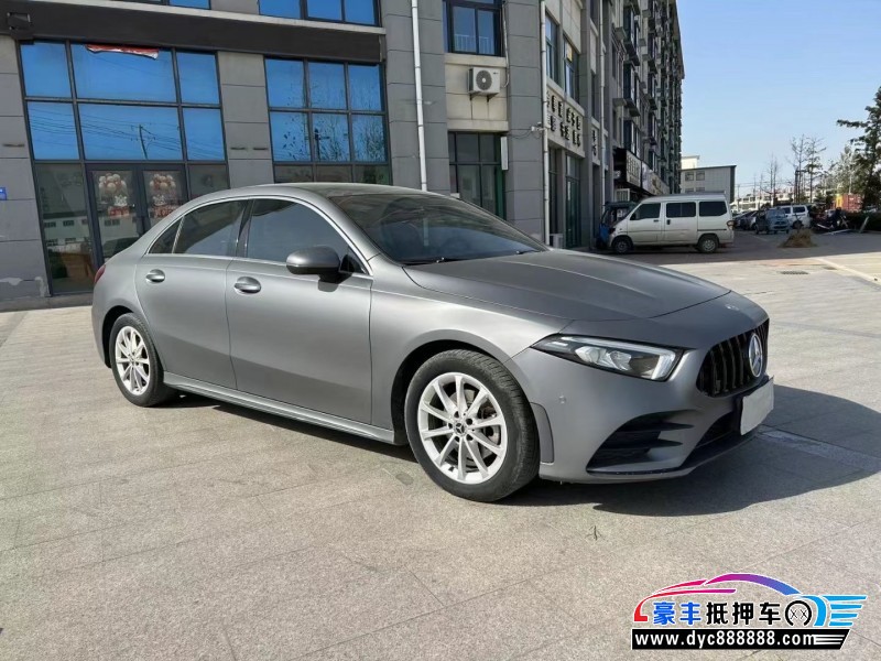 19年奔驰A轿车抵押车出售