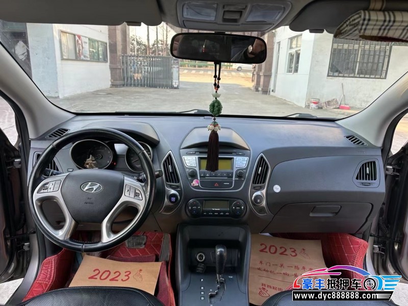 16年现代ix35轿车抵押车出售