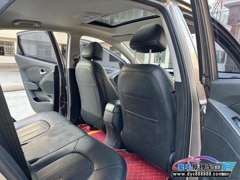 16年现代ix35轿车抵押车出售