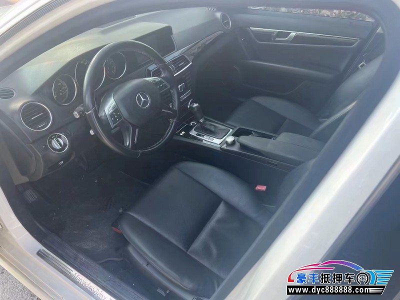 13年奔驰C轿车抵押车出售