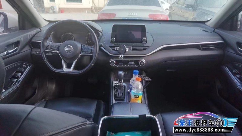 19年日产天籁轿车抵押车出售