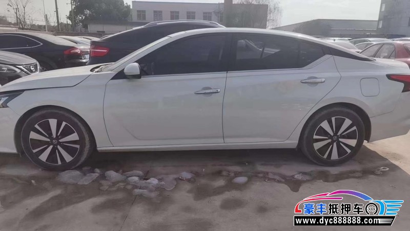 19年日产天籁轿车抵押车出售