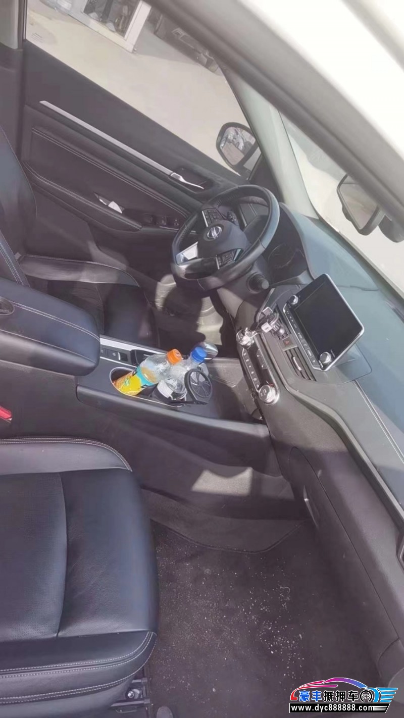 19年日产天籁轿车抵押车出售