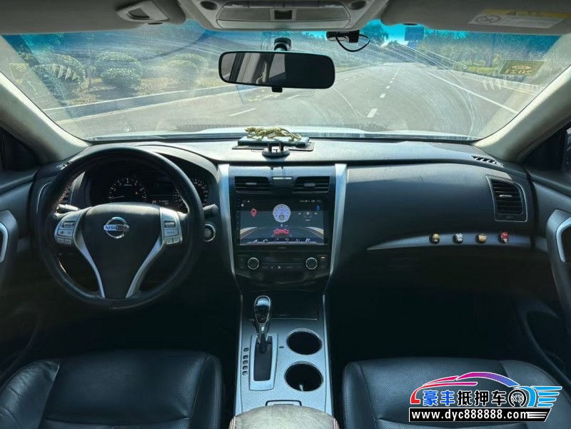 17年日产天籁轿车抵押车出售