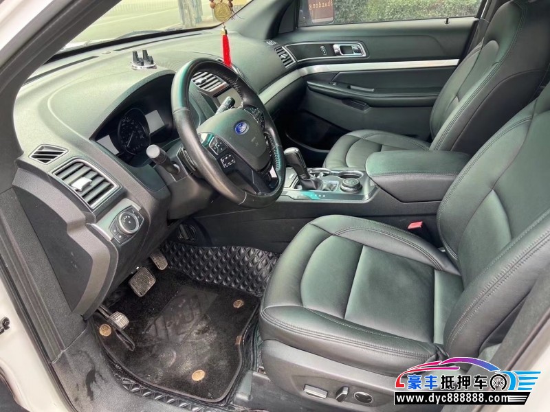 16年福特探险者轿车抵押车出售