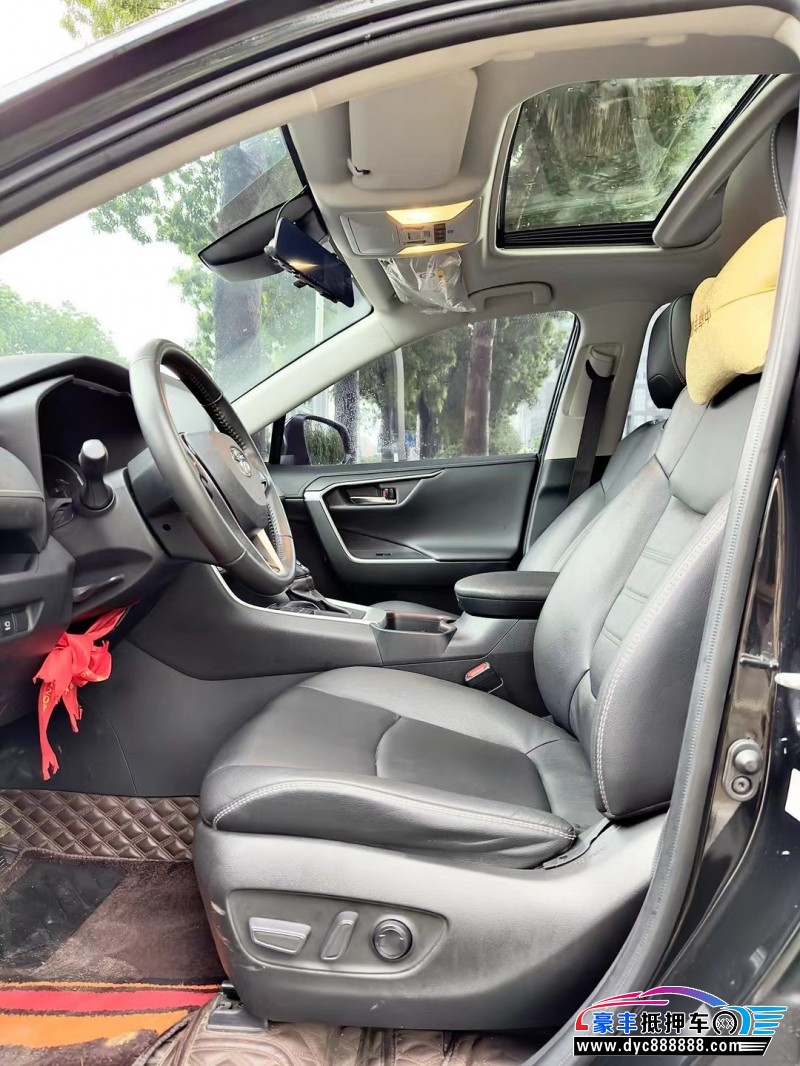 21年丰田RAV4轿车抵押车出售