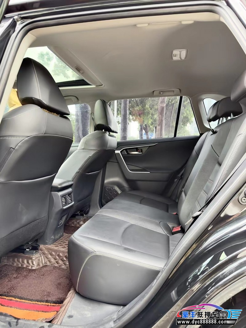 21年丰田RAV4轿车抵押车出售