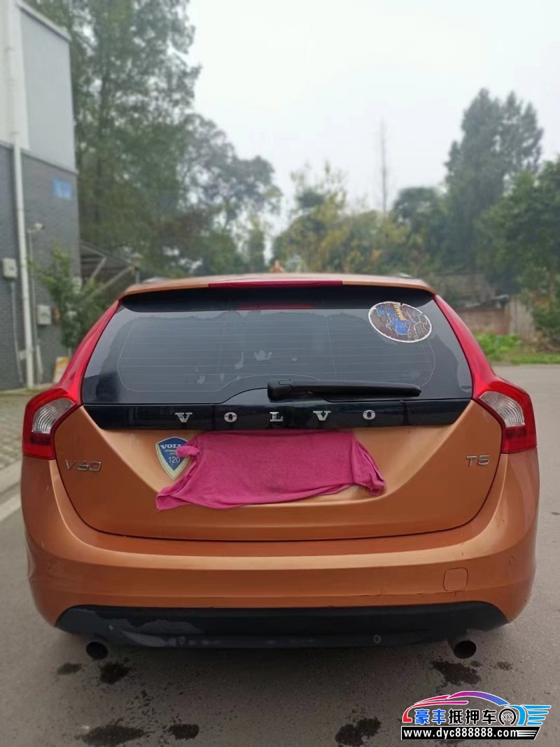 13年沃尔沃V60轿车抵押车出售