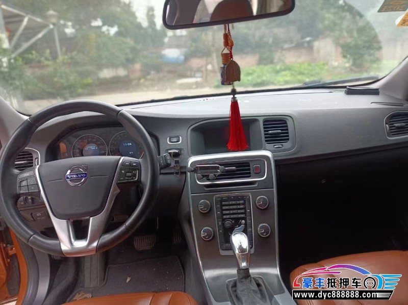 13年沃尔沃V60轿车抵押车出售