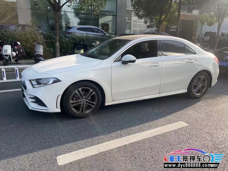 23年奔驰A轿车抵押车出售