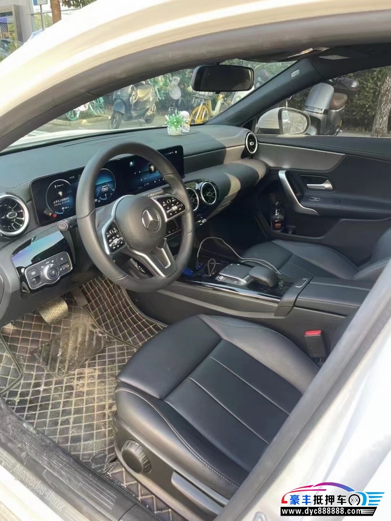 23年奔驰A轿车抵押车出售