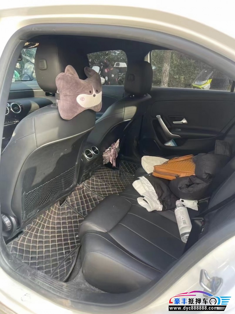 23年奔驰A轿车抵押车出售