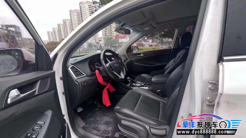 16年现代途胜轿车抵押车出售