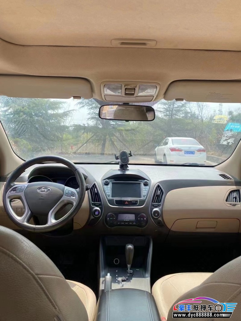 13年现代ix35轿车抵押车出售