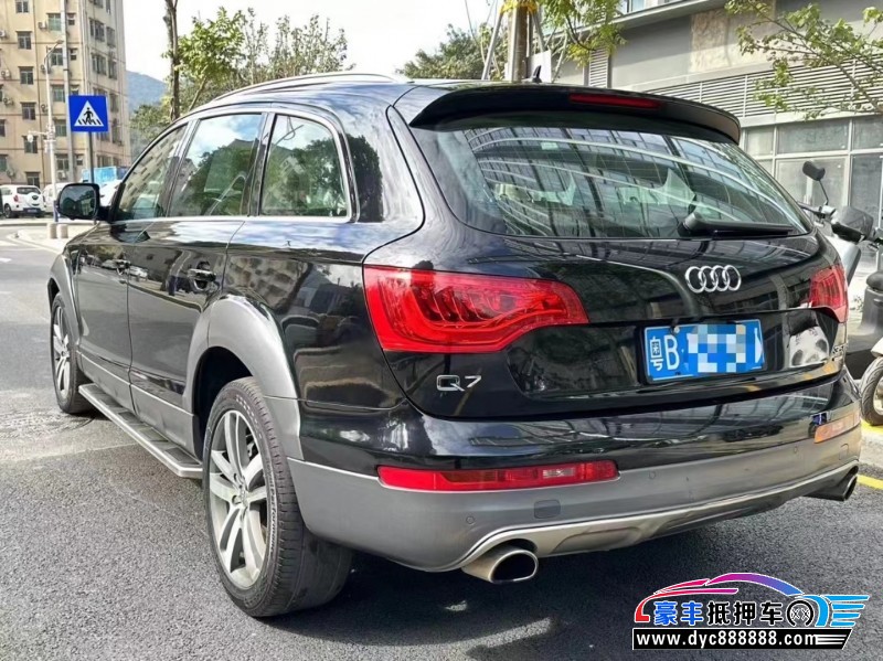 13年奥迪Q7轿车抵押车出售