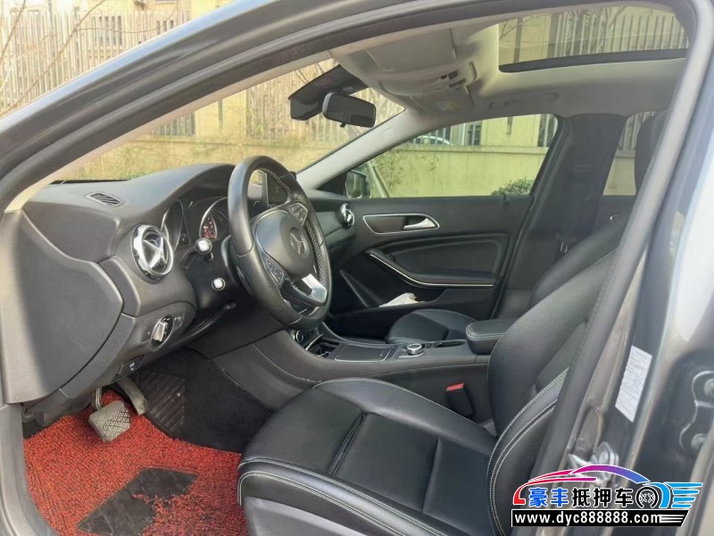 18年奔驰GLA轿车抵押车出售