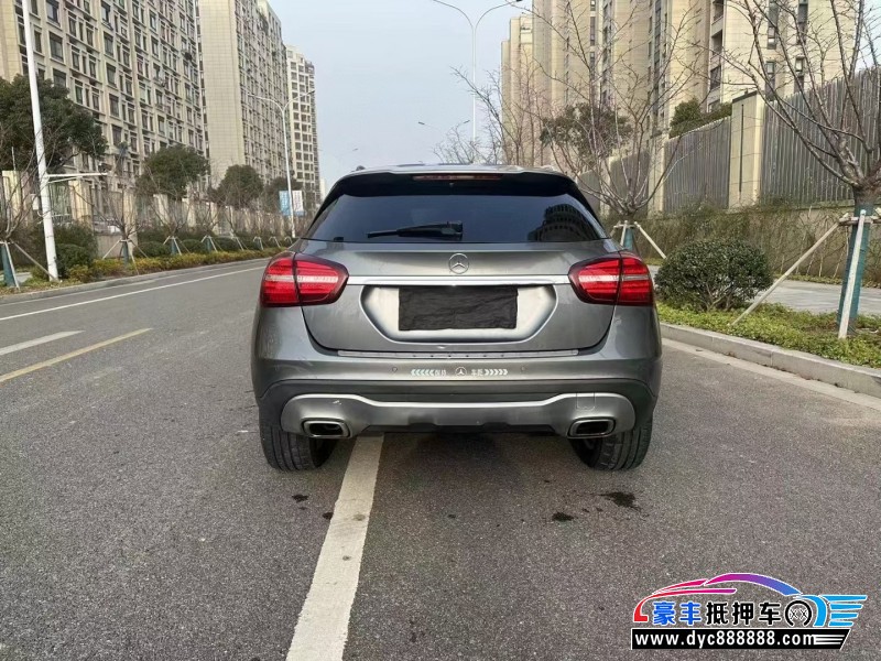 18年奔驰GLA轿车抵押车出售