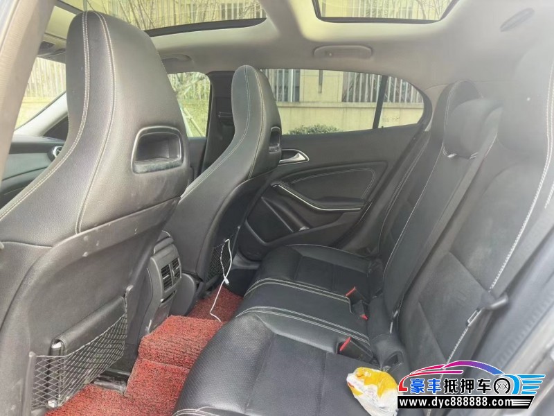 18年奔驰GLA轿车抵押车出售