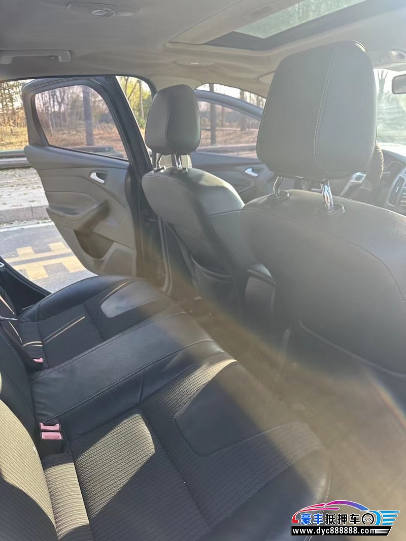 15年福特福克斯轿车抵押车出售