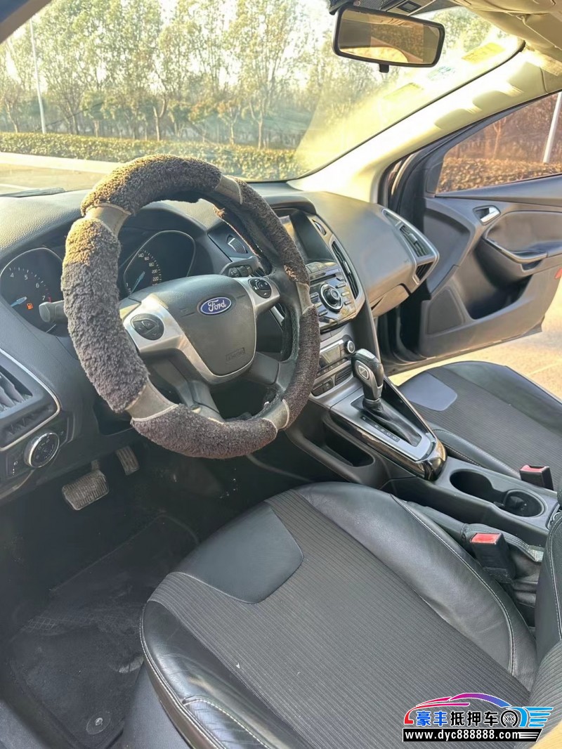 15年福特福克斯轿车抵押车出售