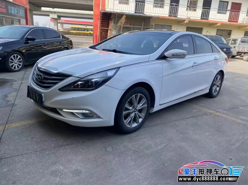 16年现代索纳塔八轿车抵押车出售