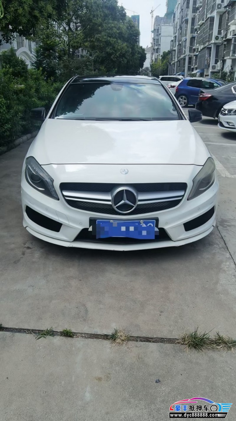 15年奔驰A轿车抵押车出售