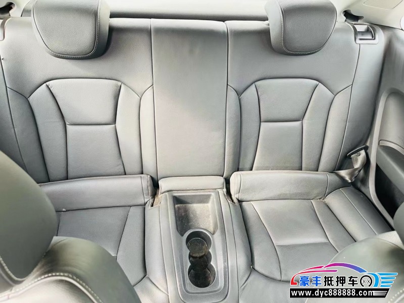 13年奥迪A1轿车抵押车出售